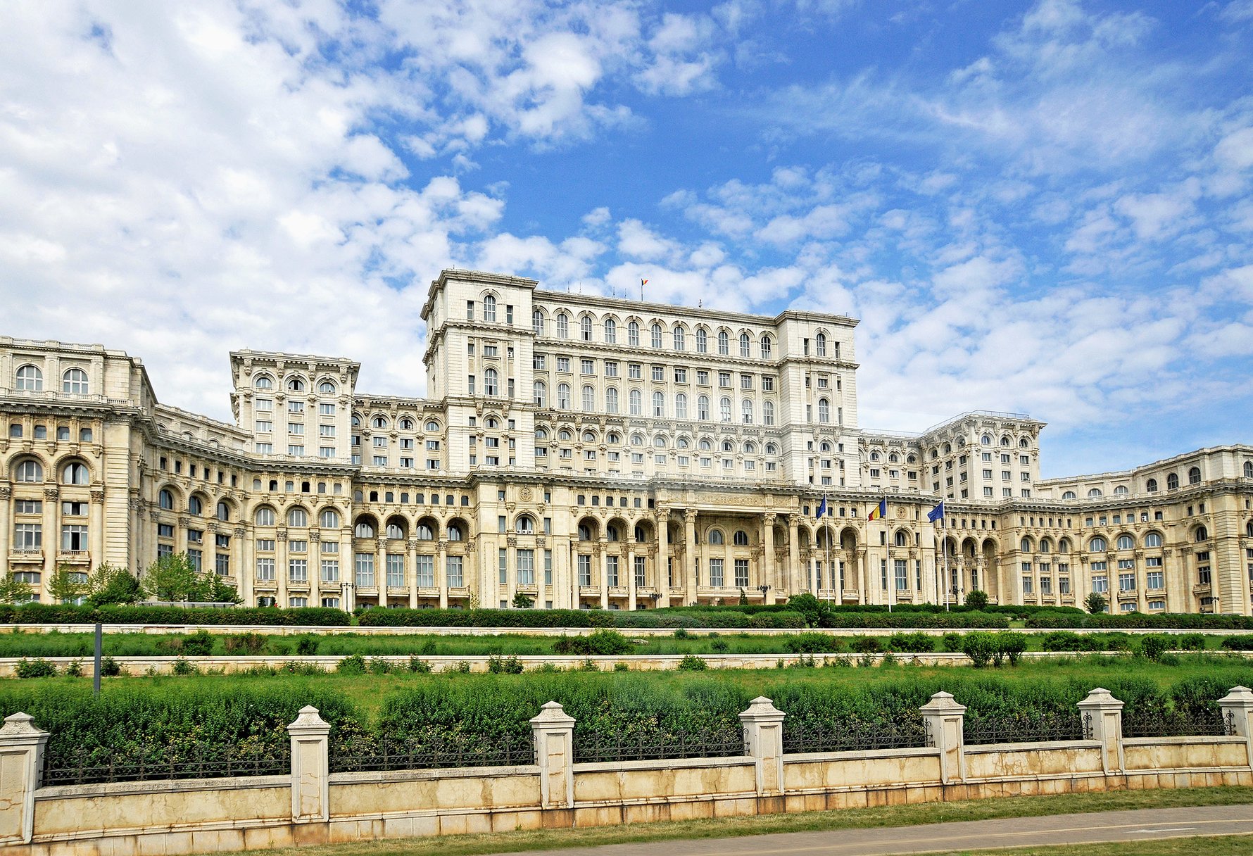 Parliament Palace, Casa Poporului in Bucharest Romania © Dennis Jarvis / CC-2.0