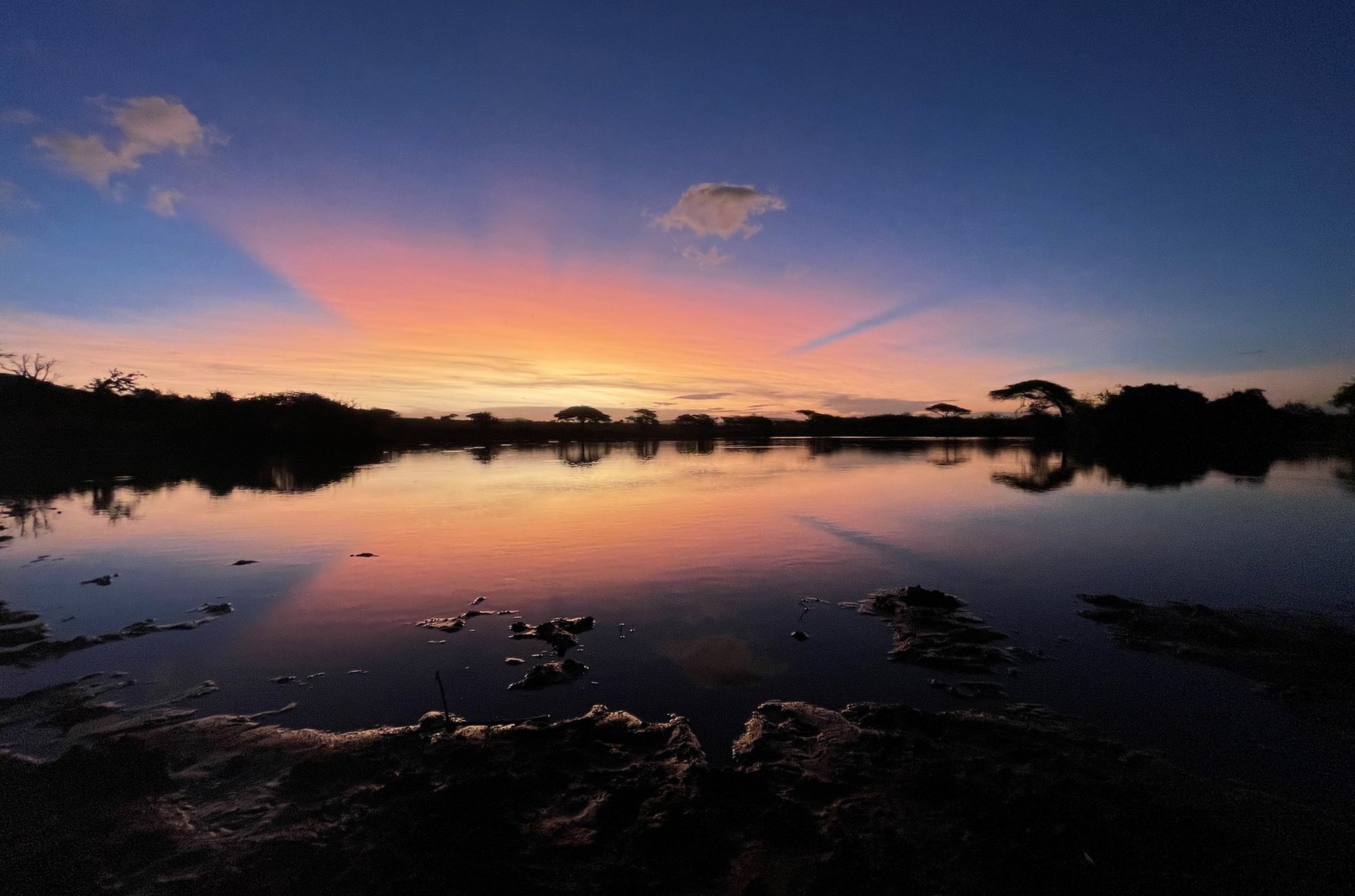 Everyone wants to capture a classic safari sunset. Photo: Christain Sperka. 