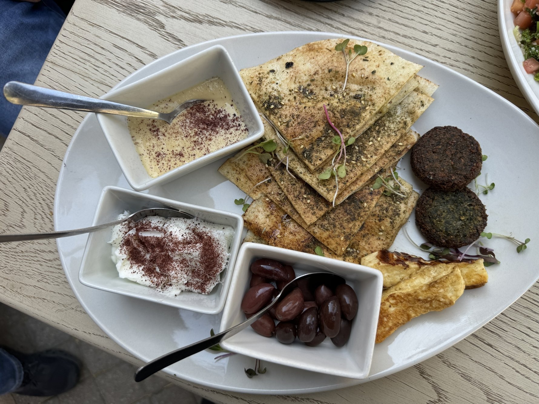 Lebanese meze platter Photo: Johannesburg in Your Pocket.