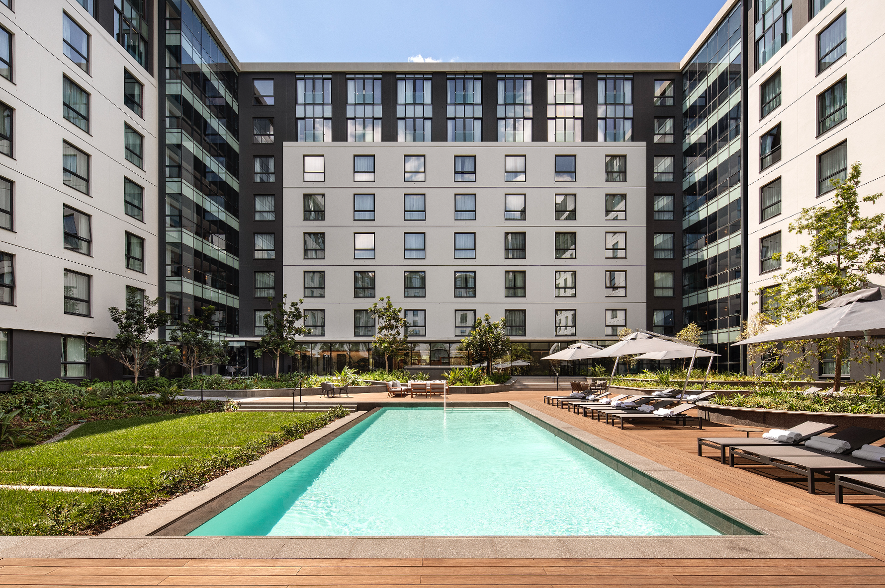 Marriott Melrose Arch Pool