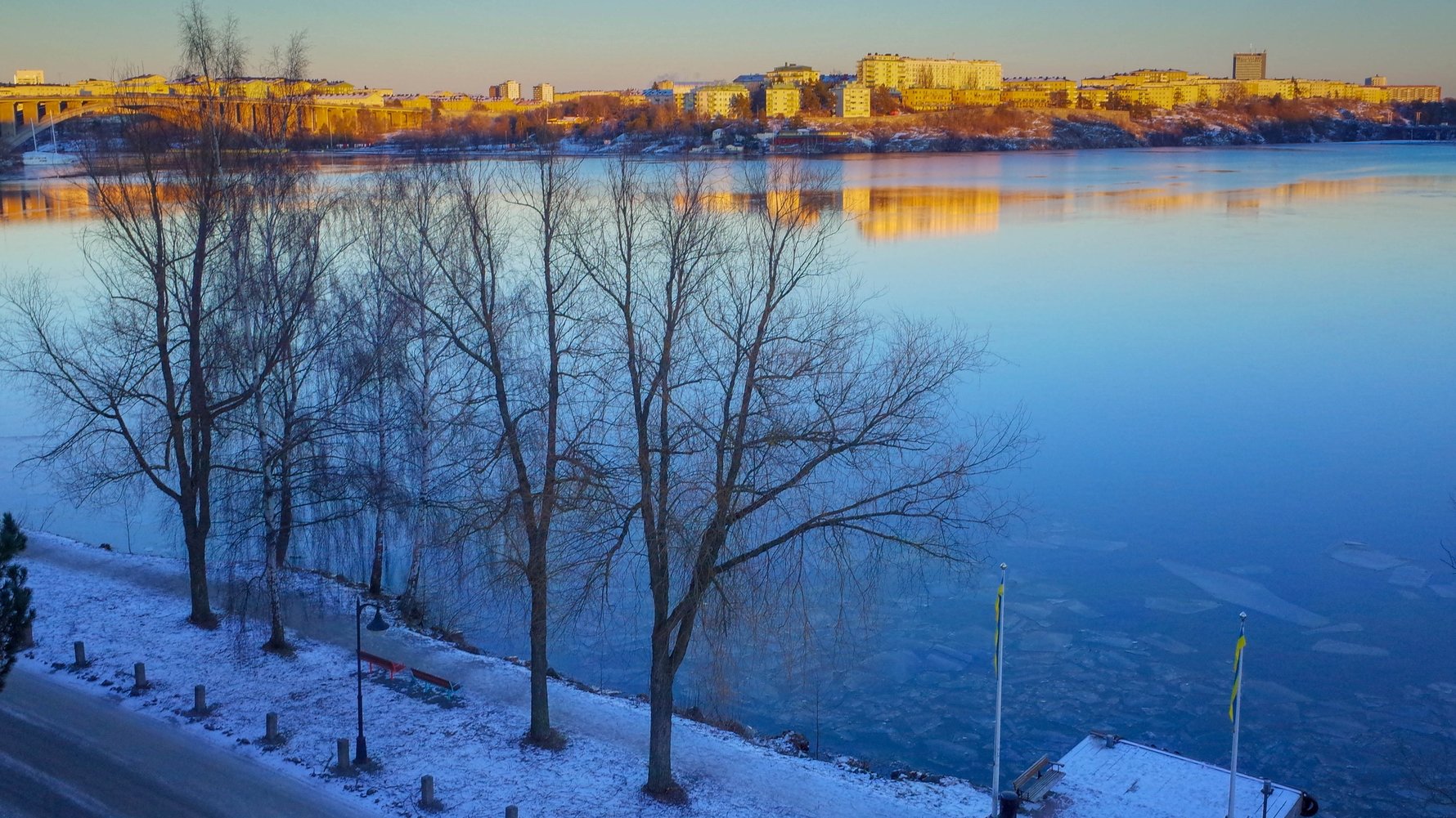 © chas B Flickr.com Lake Mälaren Alviks Strand