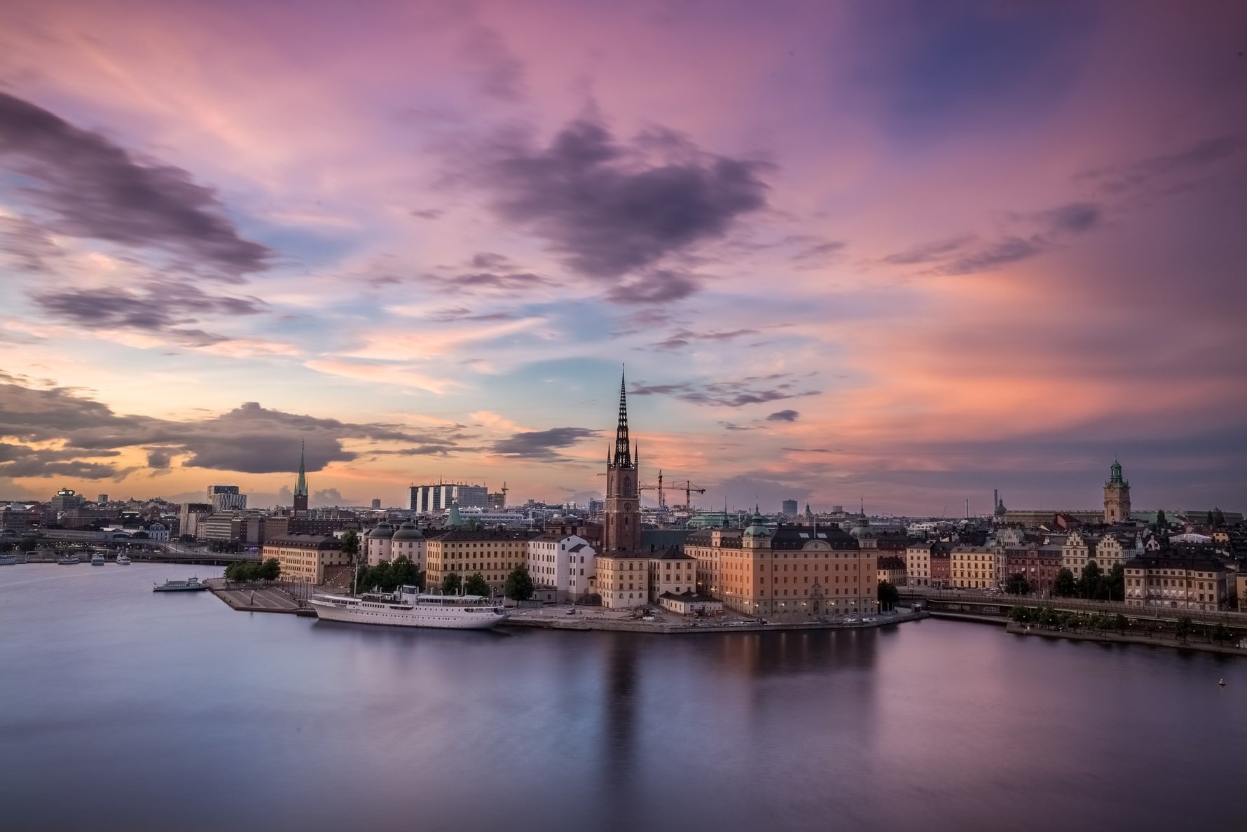 make a video in stockholm © raphael-andres-unsplash.jpg