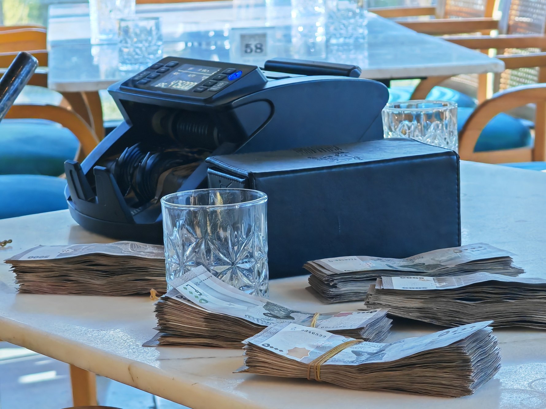 Paying the bill with old currency
