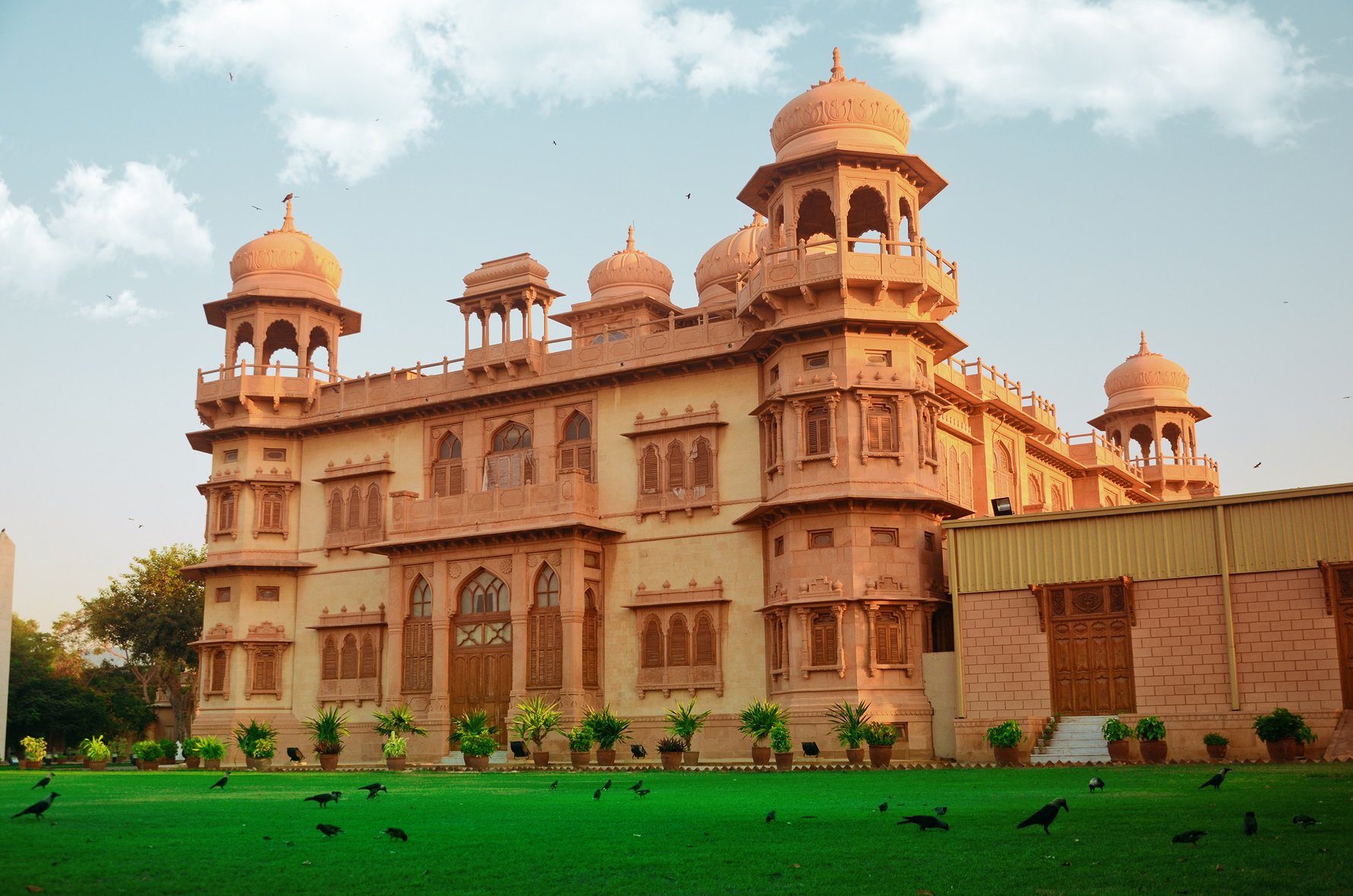 10 Most Gorgeous Tourist Attractions In Karachi - Mohatta Palace © Aareez Asif / CC4.0
