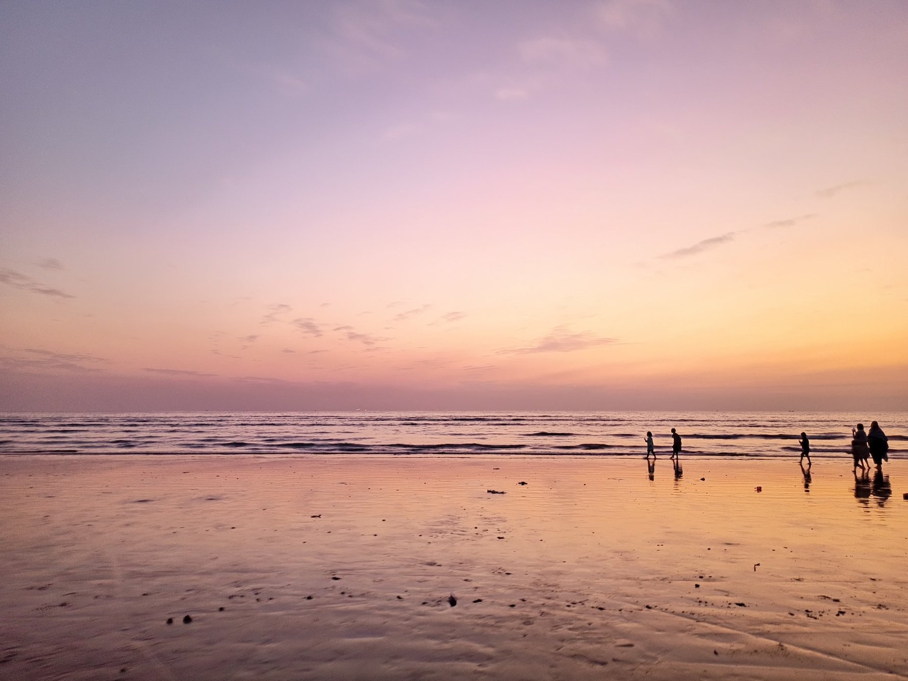 10 Most Gorgeous Tourist Attractions In Karachi - Clifton Beach © Hamza Ali / Unsplash