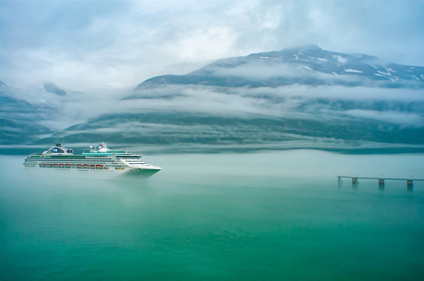 Trails and Wildlife to Explore in Alaska - Cruise ship arriving in Skagway © robert-thiemann-unsplash