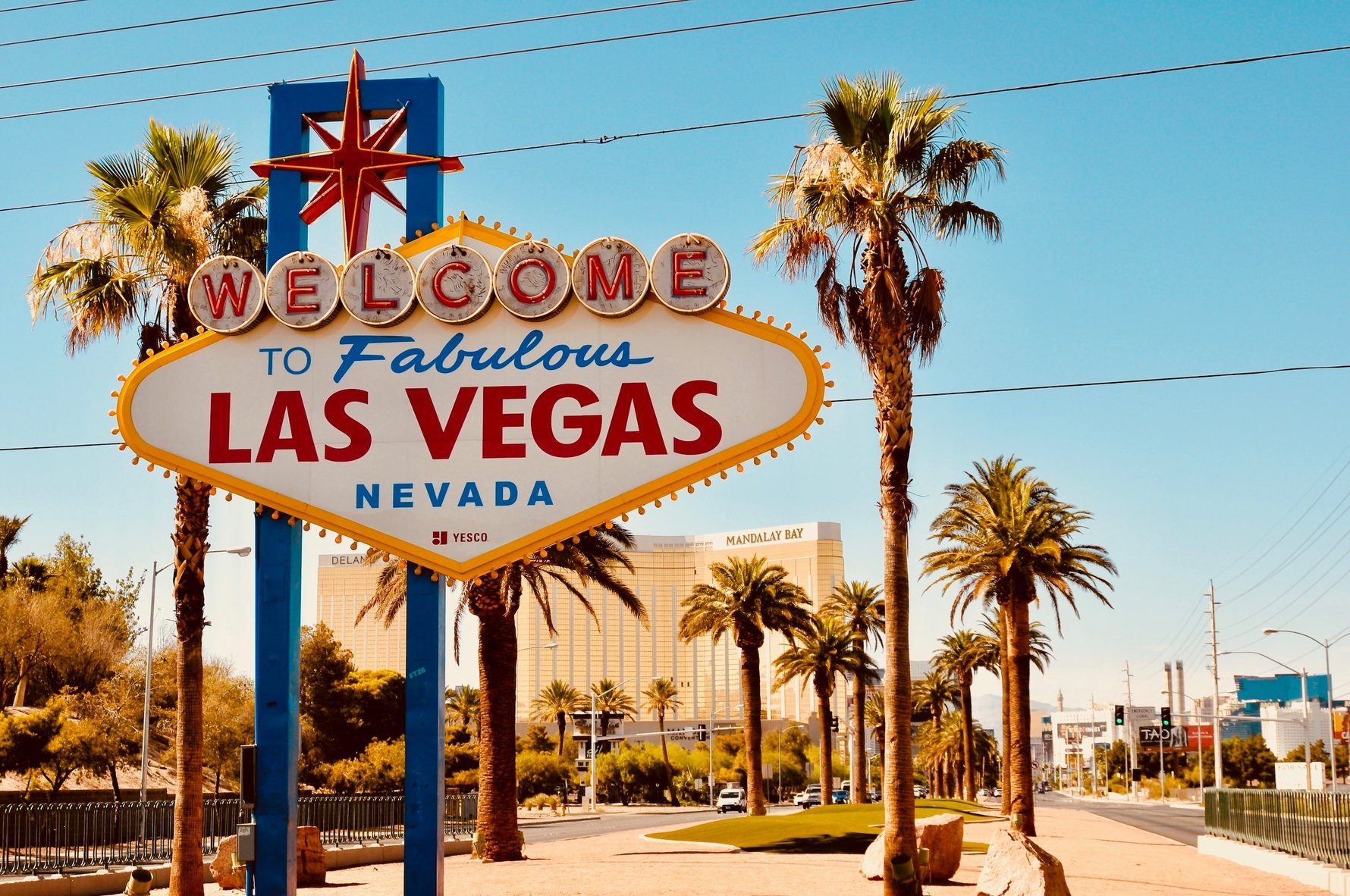 Iconic Las Vegas - Welcome to Las Vegas Sign © Grant Cai  / Unsplash