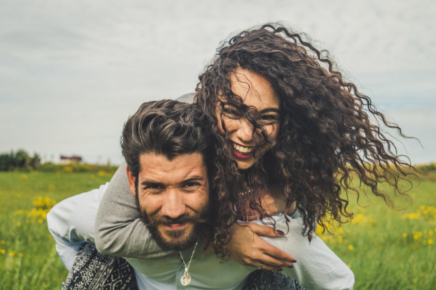A guide to local dating and hookups © chermiti-mohamed-unsplash
